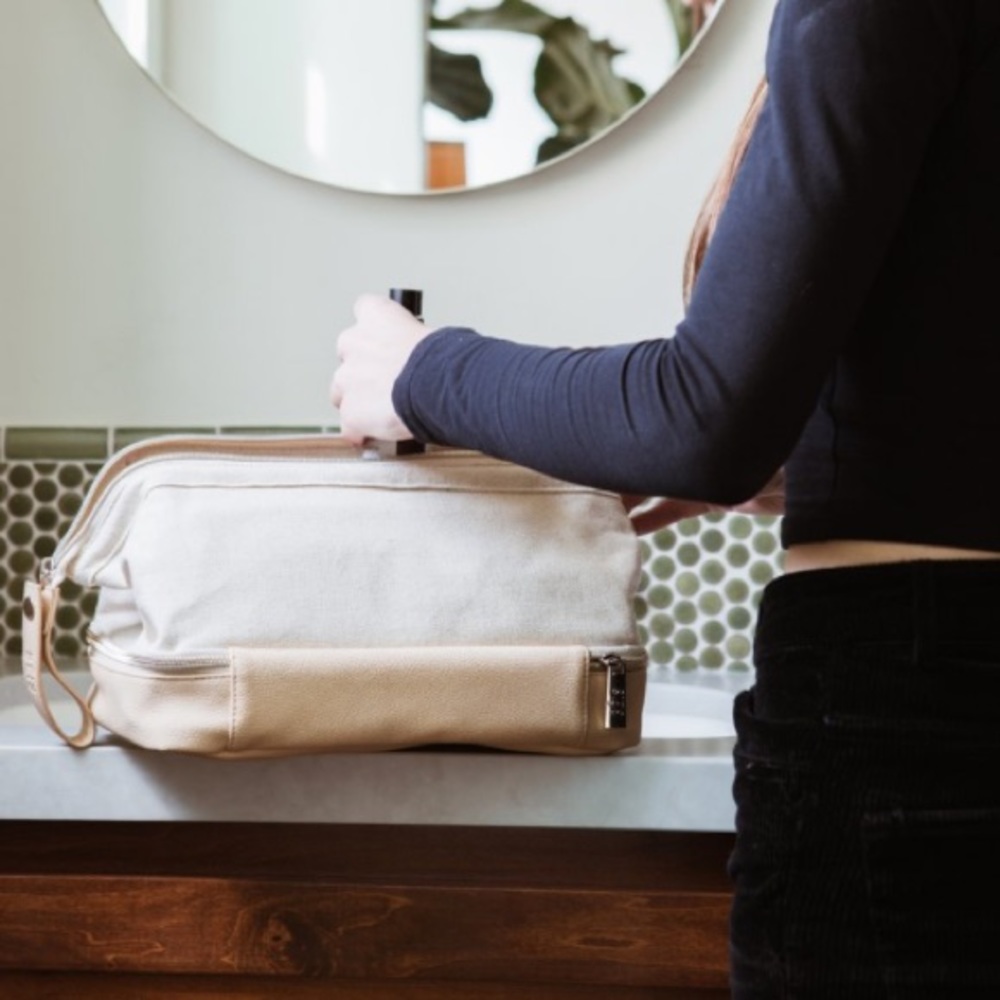 BÉIS “The Dopp Kit”